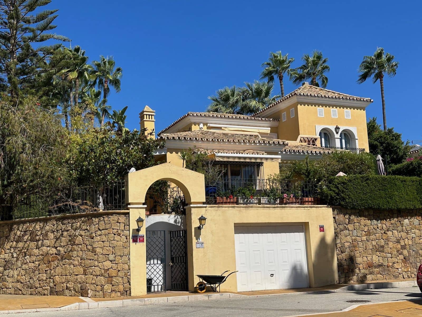3 soveværelse Villa til salg i Bahia de Marbella med swimmingpool - € 1.900.000 (Ref: 7852590)