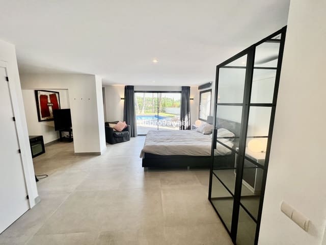 4 soveværelse Villa til salg i Rio Real - Los Monteros, Marbella med swimmingpool garage - € 1.775.000 (Ref: 7862847)