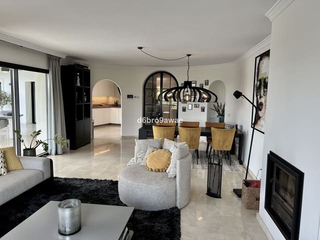 4 soveværelse Villa til salg i Rio Real - Los Monteros, Marbella med swimmingpool garage - € 1.775.000 (Ref: 7862847)