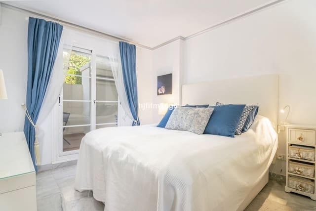 3 soveværelse Lejlighed til salg i Nueva Andalucia, Marbella med swimmingpool garage - € 395.000 (Ref: 7869058)