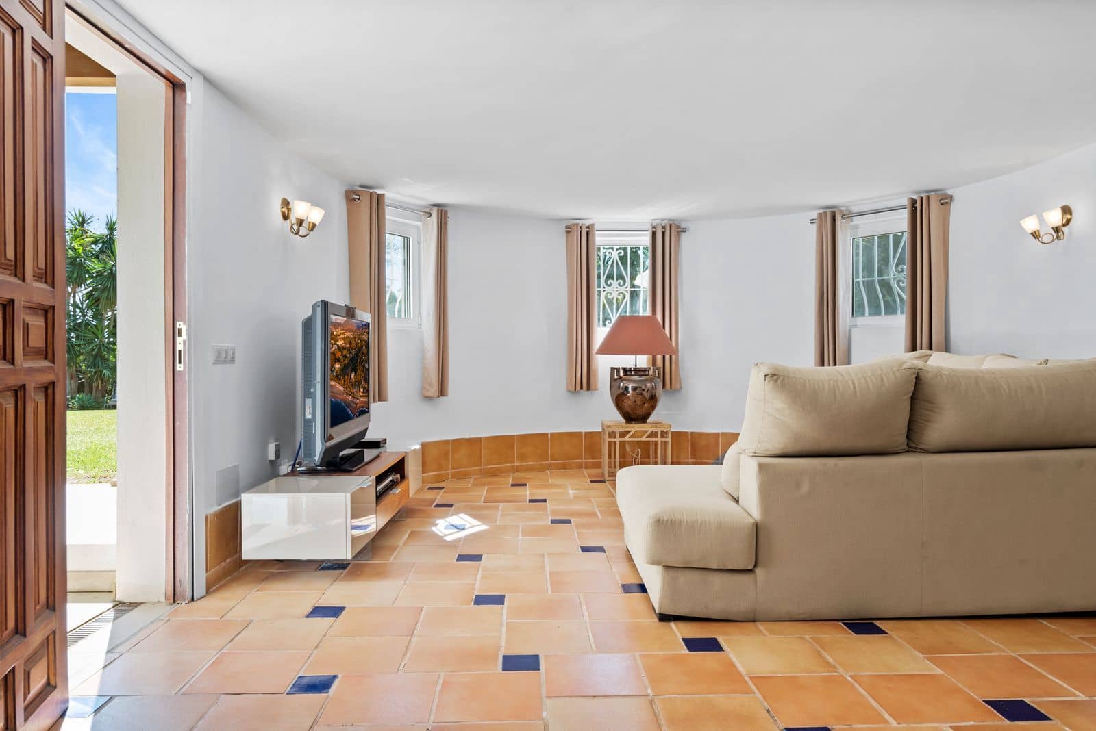 4 soverom Villa til salgs i El Paraiso med svømmebasseng garasje - € 1 695 000 (Ref: 7870908)