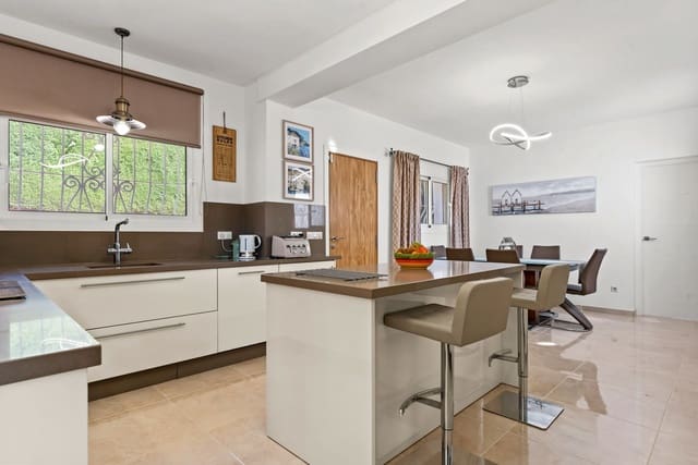 4 soveværelse Villa til salg i El Paraiso, Estepona med swimmingpool garage - € 1.695.000 (Ref: 7870908)