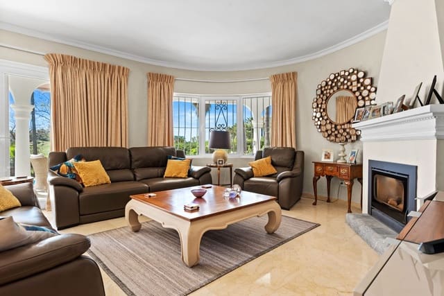 4 soveværelse Villa til salg i El Paraiso, Estepona med swimmingpool garage - € 1.695.000 (Ref: 7870908)