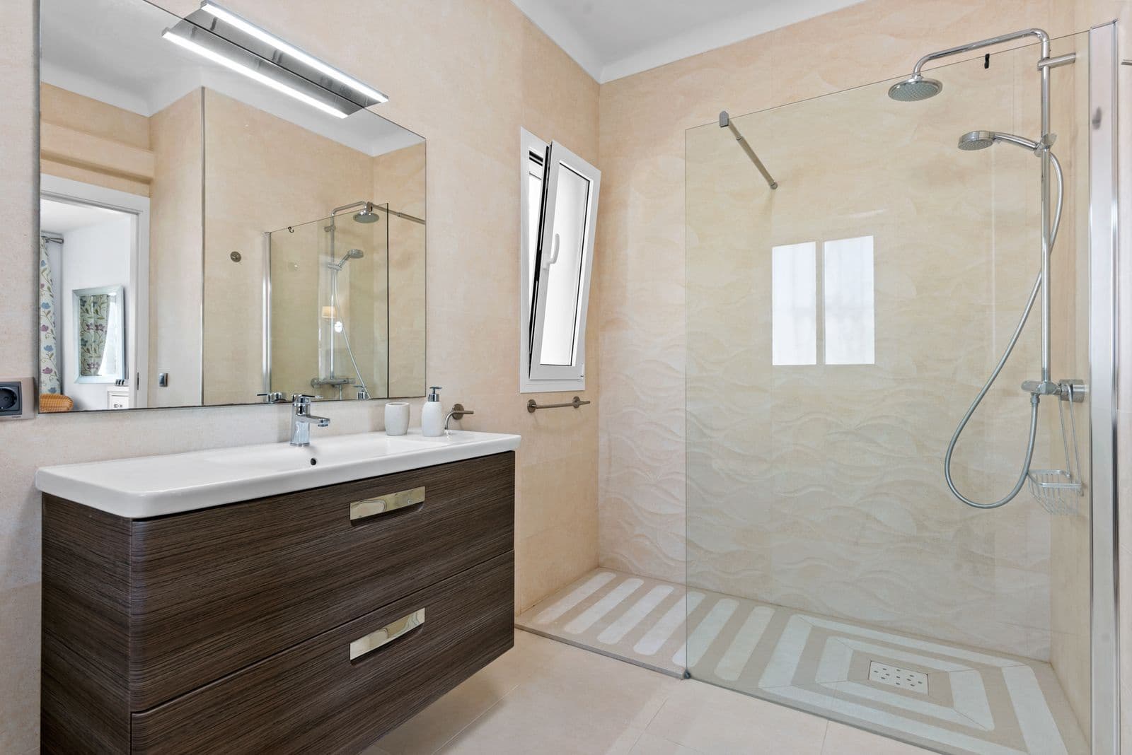 4 soverom Villa til salgs i El Paraiso med svømmebasseng garasje - € 1 695 000 (Ref: 7870908)