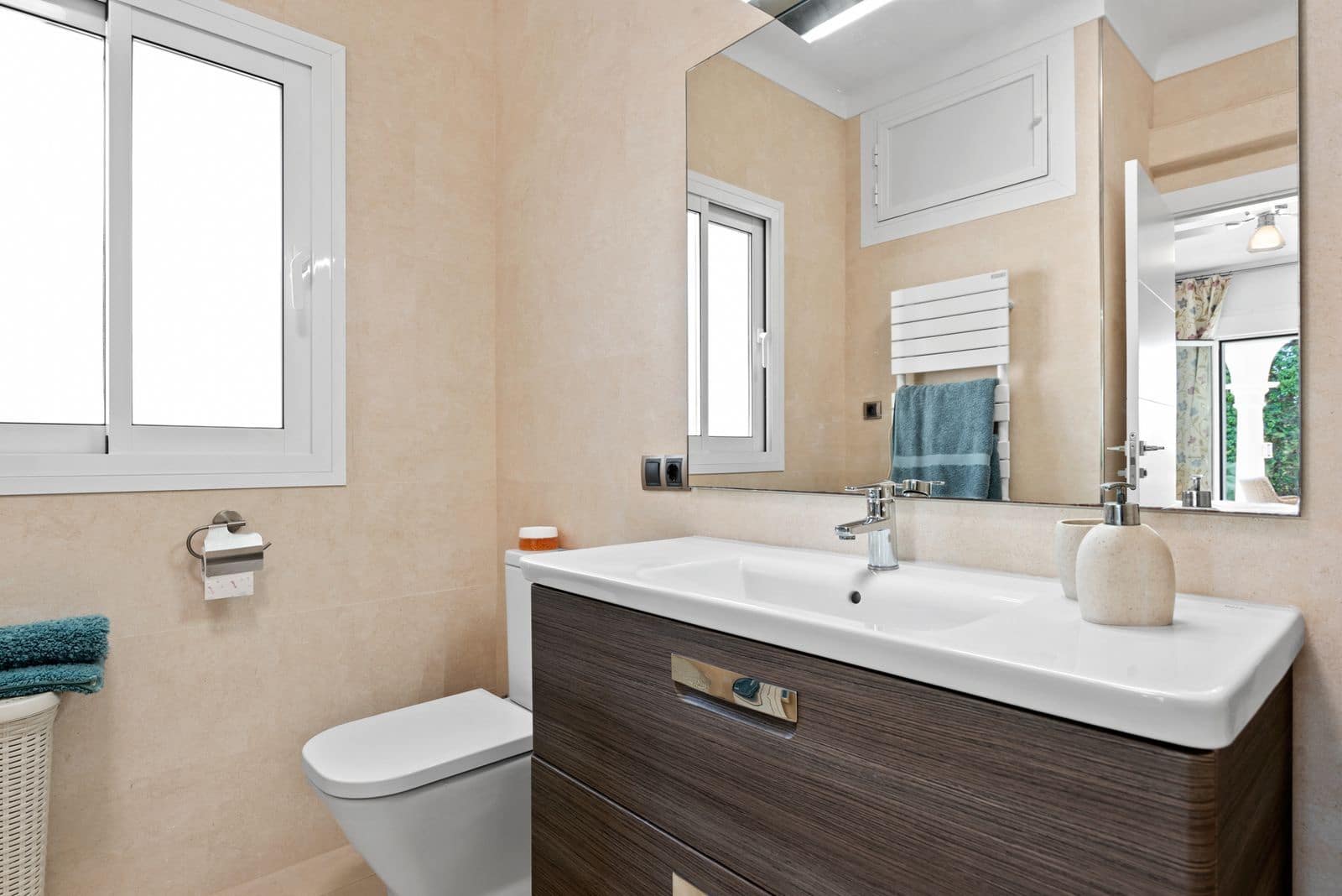 4 soverom Villa til salgs i El Paraiso med svømmebasseng garasje - € 1 695 000 (Ref: 7870908)