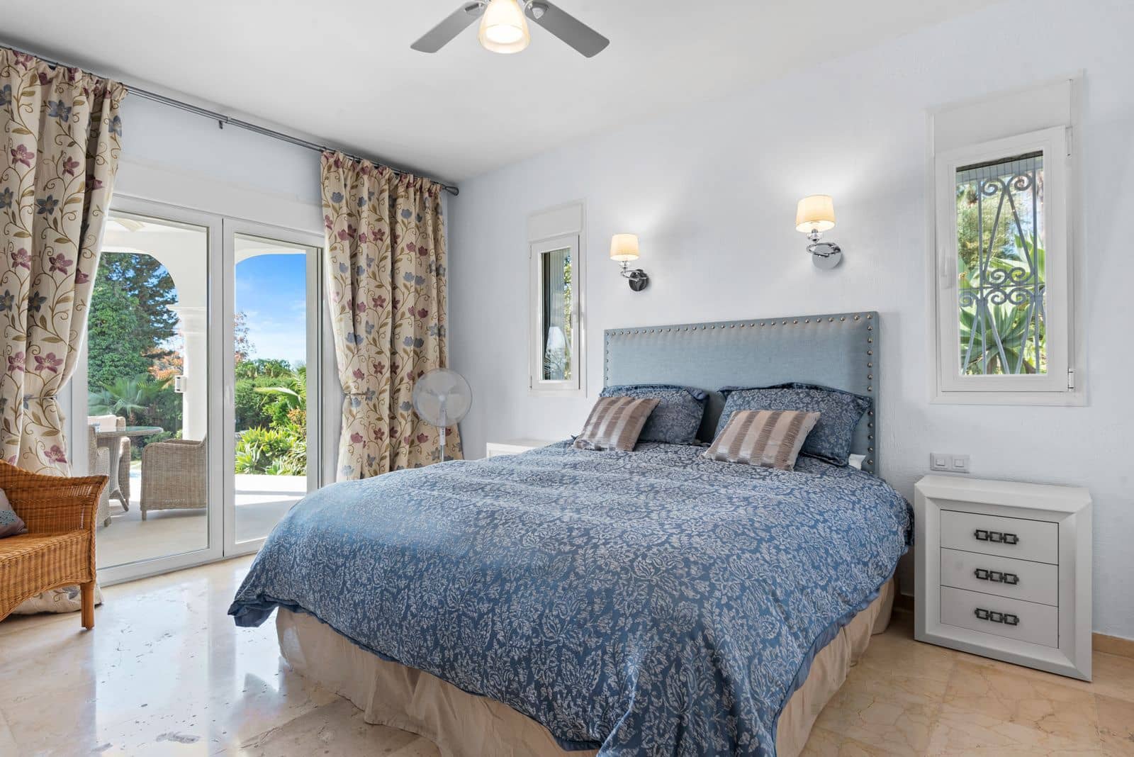 4 soverom Villa til salgs i El Paraiso med svømmebasseng garasje - € 1 695 000 (Ref: 7870908)