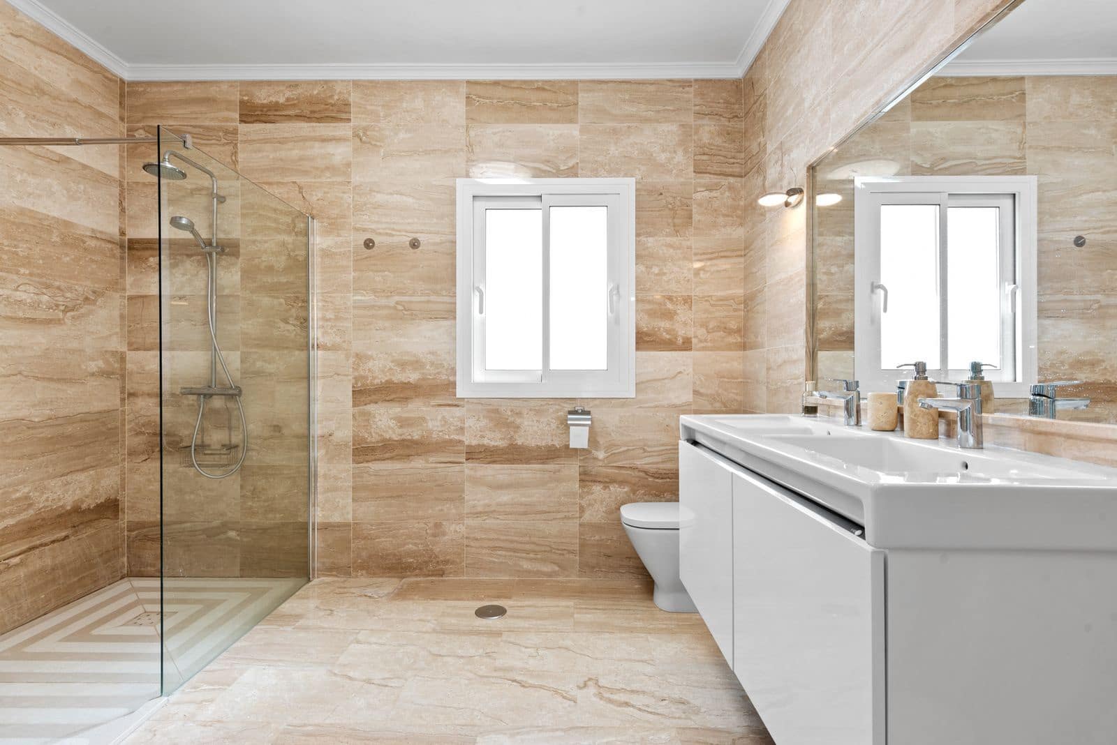 4 soverom Villa til salgs i El Paraiso med svømmebasseng garasje - € 1 695 000 (Ref: 7870908)