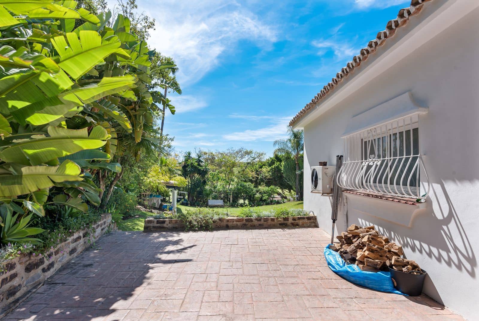 4 soverom Villa til salgs i El Paraiso med svømmebasseng garasje - € 1 695 000 (Ref: 7870908)