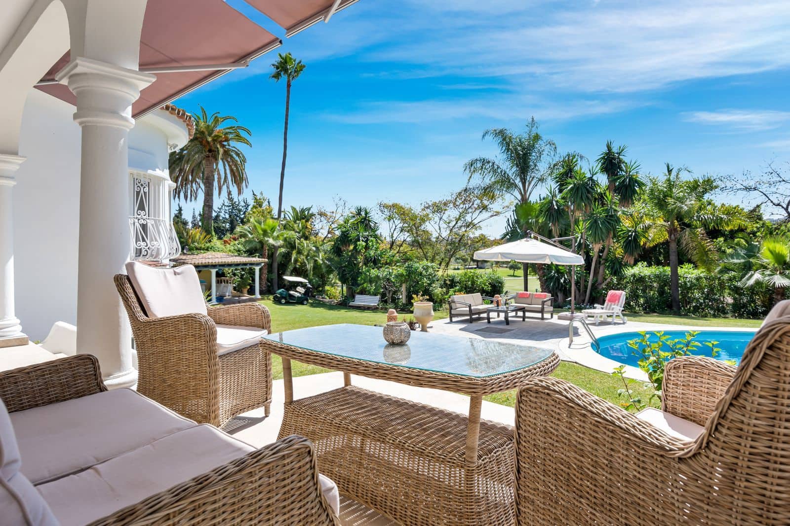 4 soverom Villa til salgs i El Paraiso med svømmebasseng garasje - € 1 695 000 (Ref: 7870908)