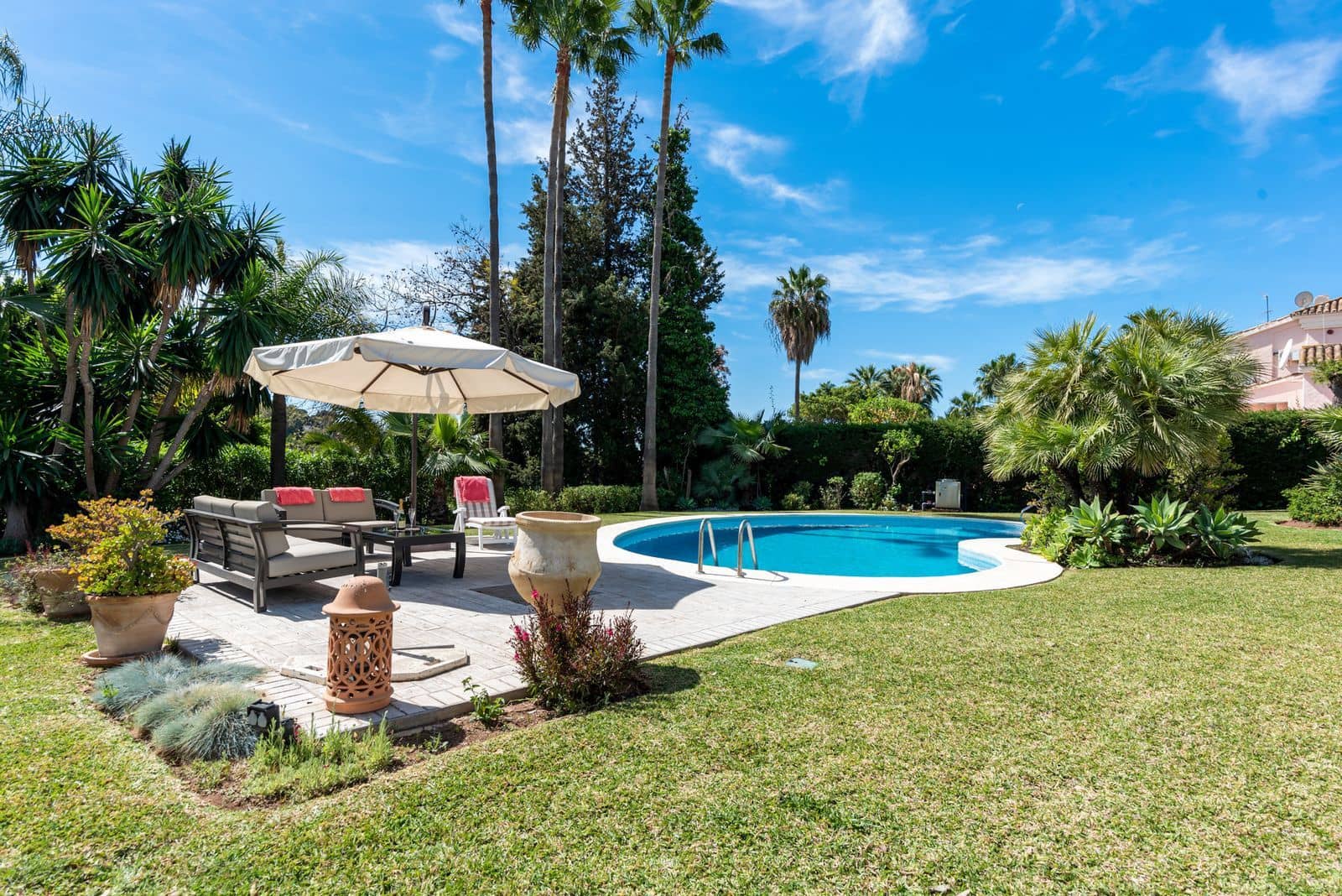 4 soverom Villa til salgs i El Paraiso med svømmebasseng garasje - € 1 695 000 (Ref: 7870908)