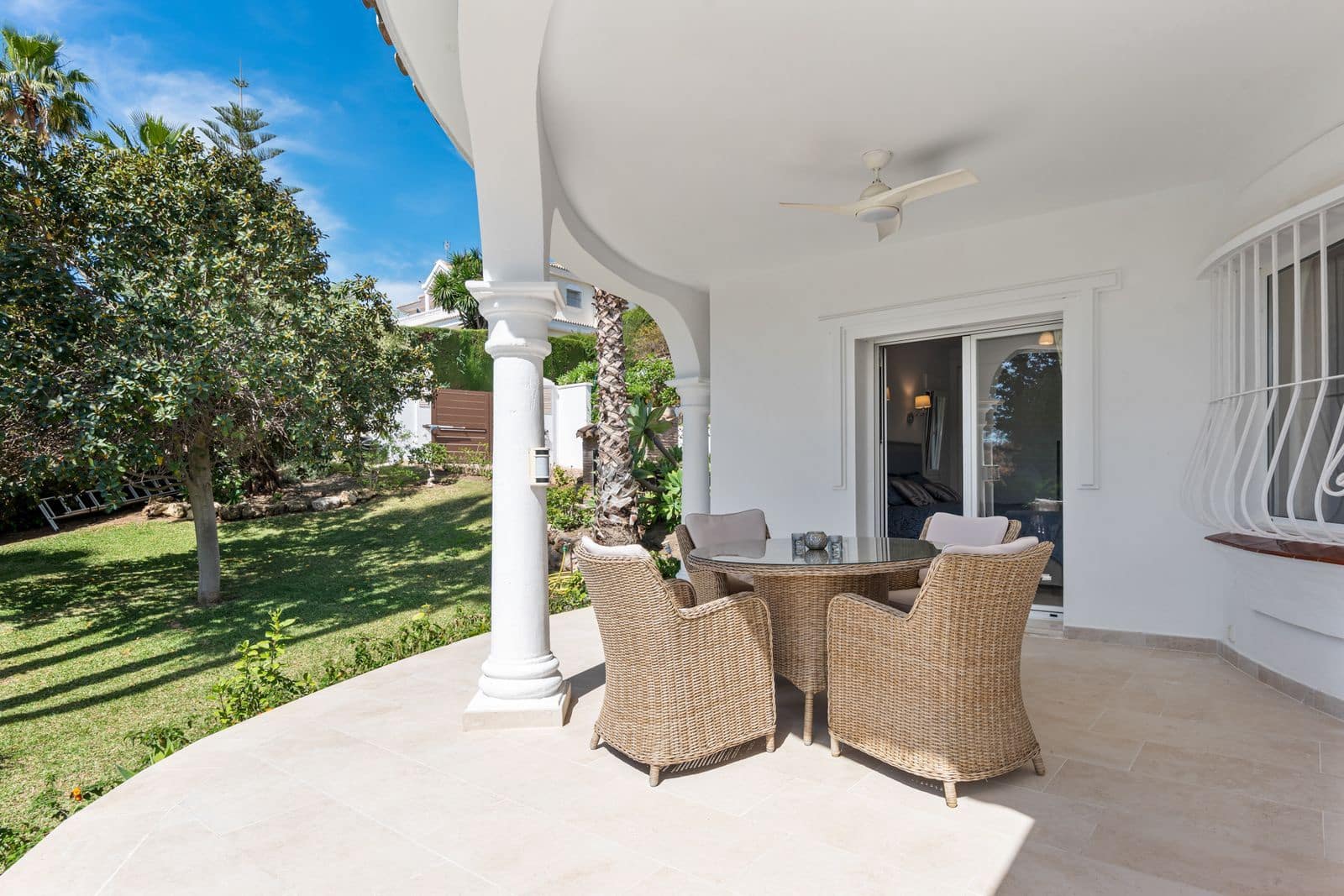 4 soverom Villa til salgs i El Paraiso med svømmebasseng garasje - € 1 695 000 (Ref: 7870908)