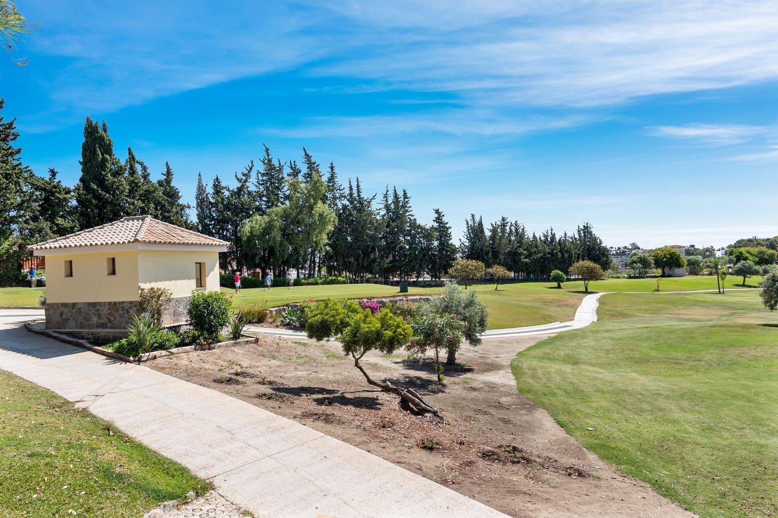 4 soverom Villa til salgs i El Paraiso med svømmebasseng garasje - € 1 695 000 (Ref: 7870908)