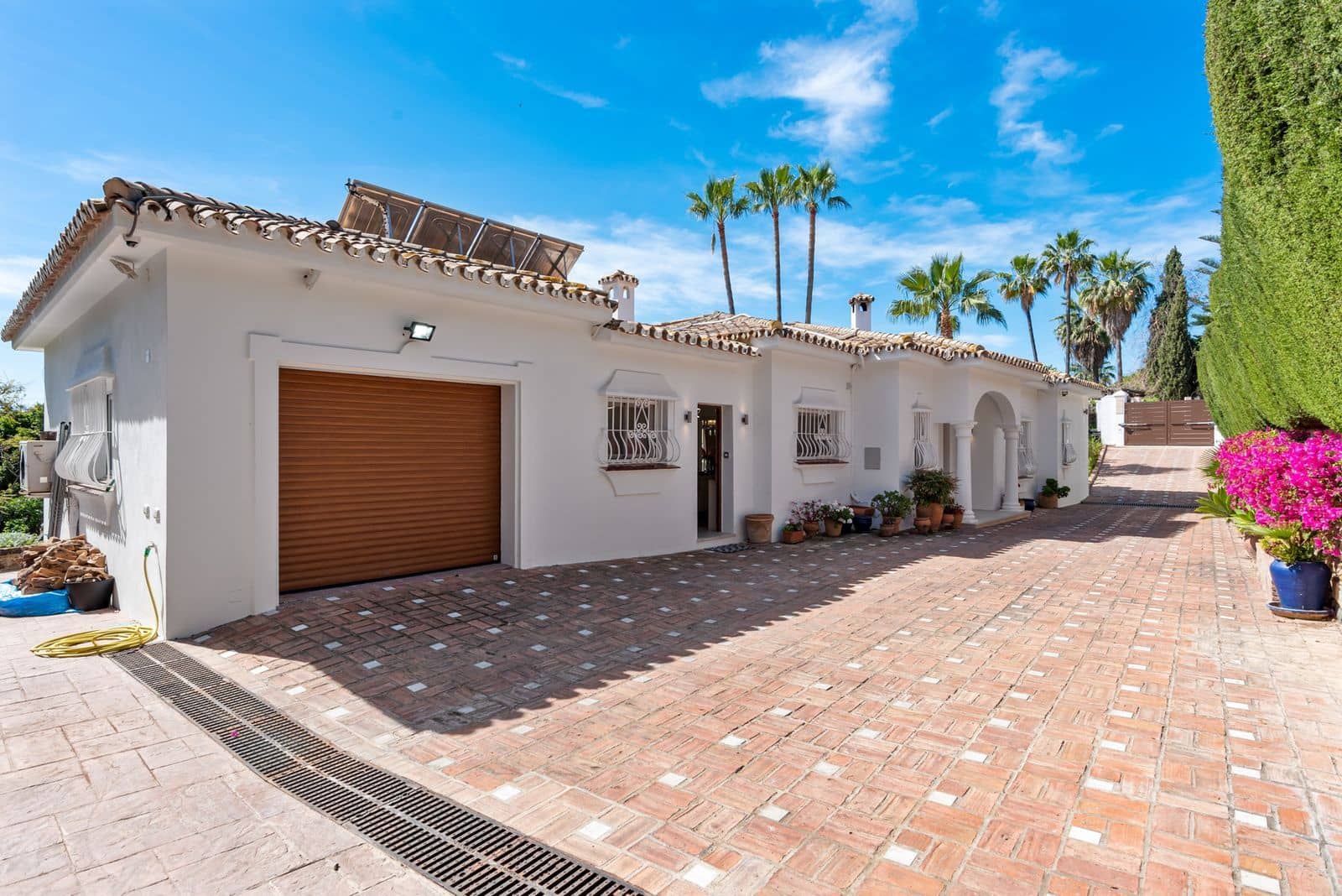 4 soverom Villa til salgs i El Paraiso med svømmebasseng garasje - € 1 695 000 (Ref: 7870908)