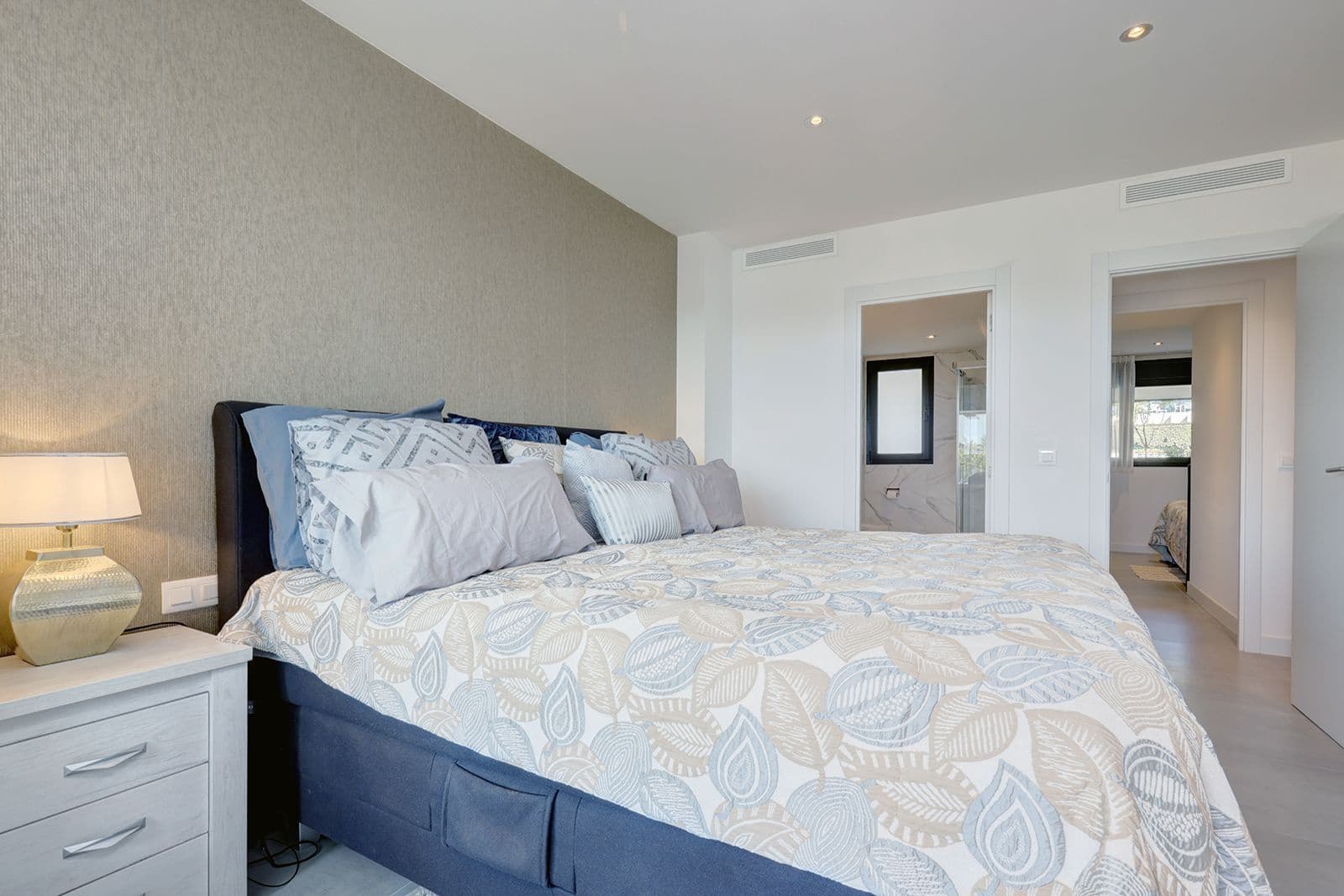 3 soverom Leilighet til salgs i New Golden Mile med svømmebasseng garasje - € 475 000 (Ref: 7870910)