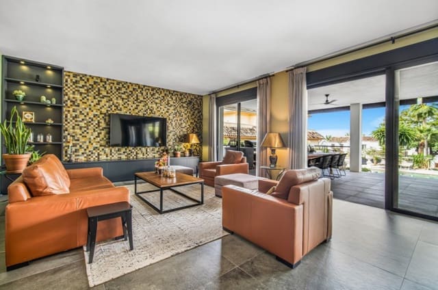 3 soveværelse Villa til salg i Rio Real - Los Monteros, Marbella med swimmingpool garage - € 1.495.000 (Ref: 7891762)