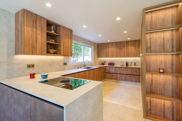 5 chambre Villa/Maison à vendre à La Capellanía - El Higuerón, Benalmádena avec piscine garage - 1 295 000 € (Ref: 7977668)