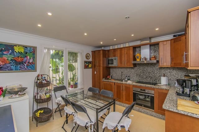 3 bedroom Townhouse for sale in El Paraíso, Benahavís with pool garage - € 725,000 (Ref: 8012473)