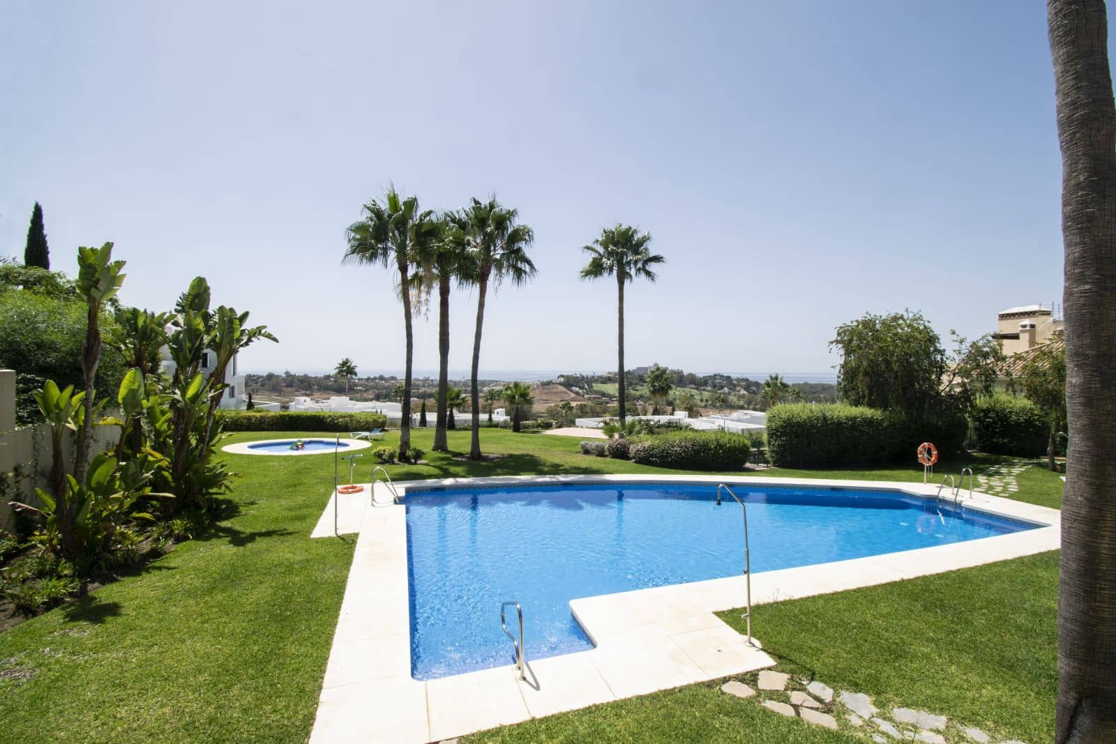 3 soveværelse Byhus til salg i Benahavis med swimmingpool garage - € 725.000 (Ref: 8012473)