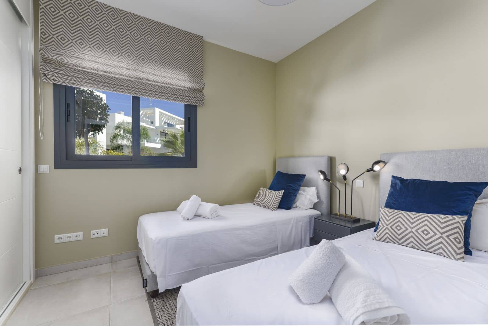 3 soverom Leilighet til salgs i New Golden Mile med svømmebasseng garasje - € 585 000 (Ref: 8021419)