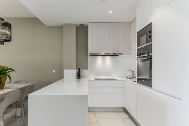 3 soverom Leilighet til salgs i New Golden Mile, Estepona med svømmebasseng garasje - € 585 000 (Ref: 8021419)