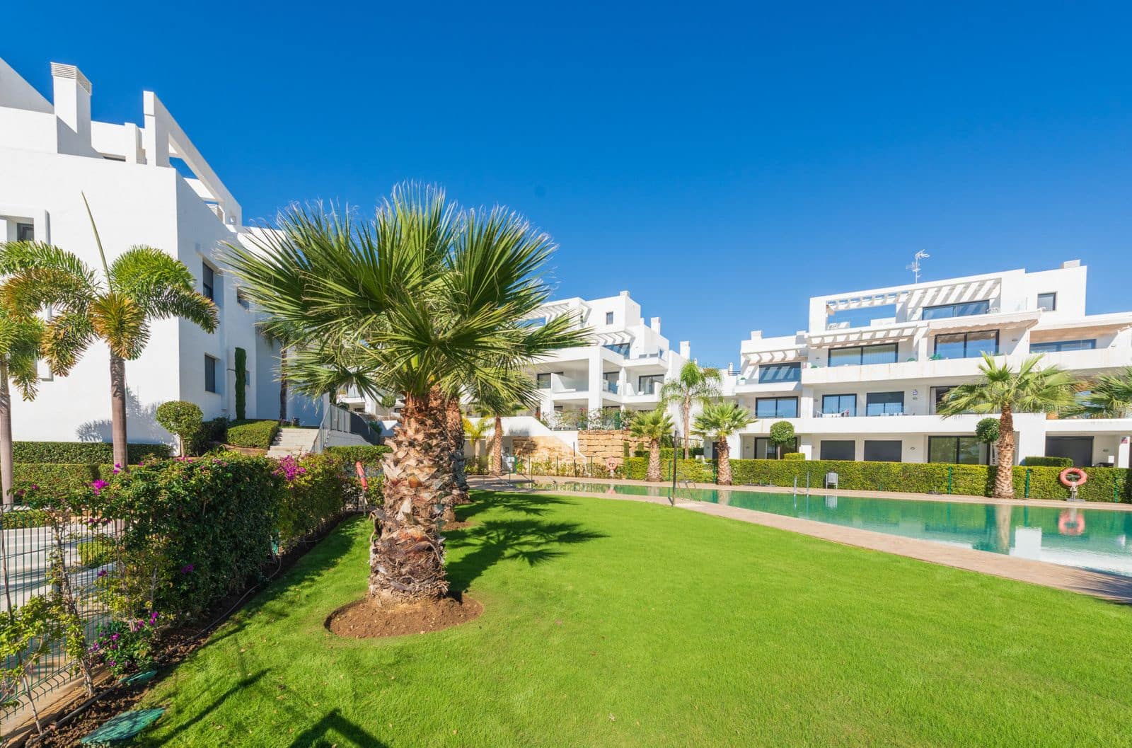 3 soverom Leilighet til salgs i New Golden Mile med svømmebasseng garasje - € 585 000 (Ref: 8021419)