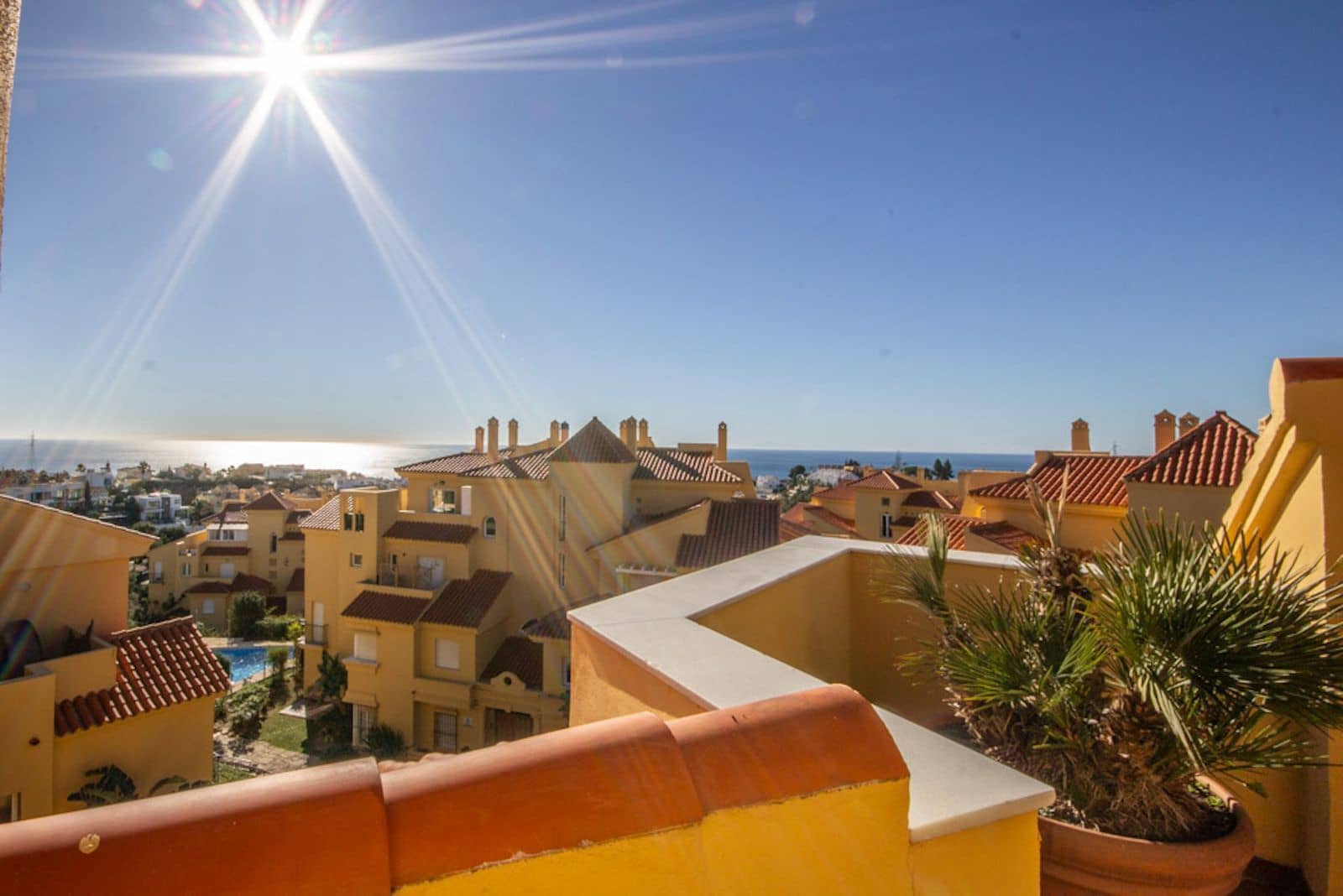 3 soveværelse Penthouse til salg i Riviera del Sol med swimmingpool garage - € 485.000 (Ref: 8037015)