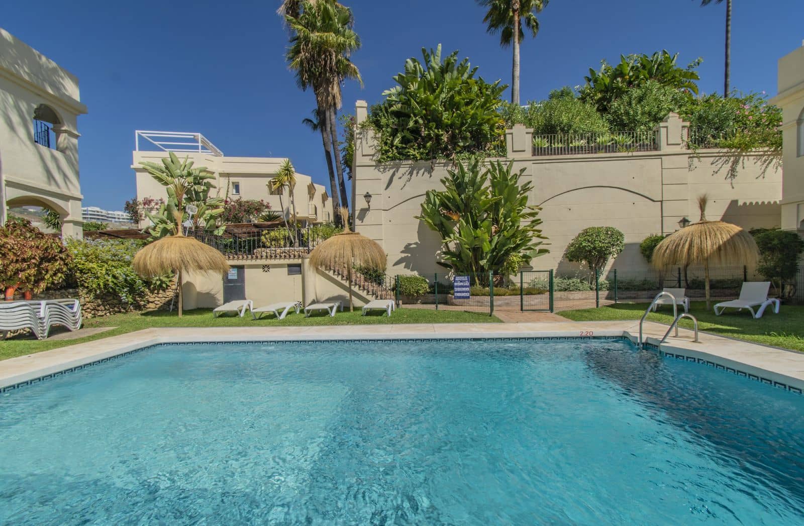 3 chambre Maison de Ville à vendre à La Quinta avec piscine garage - 594 999 € (Ref: 8045319)