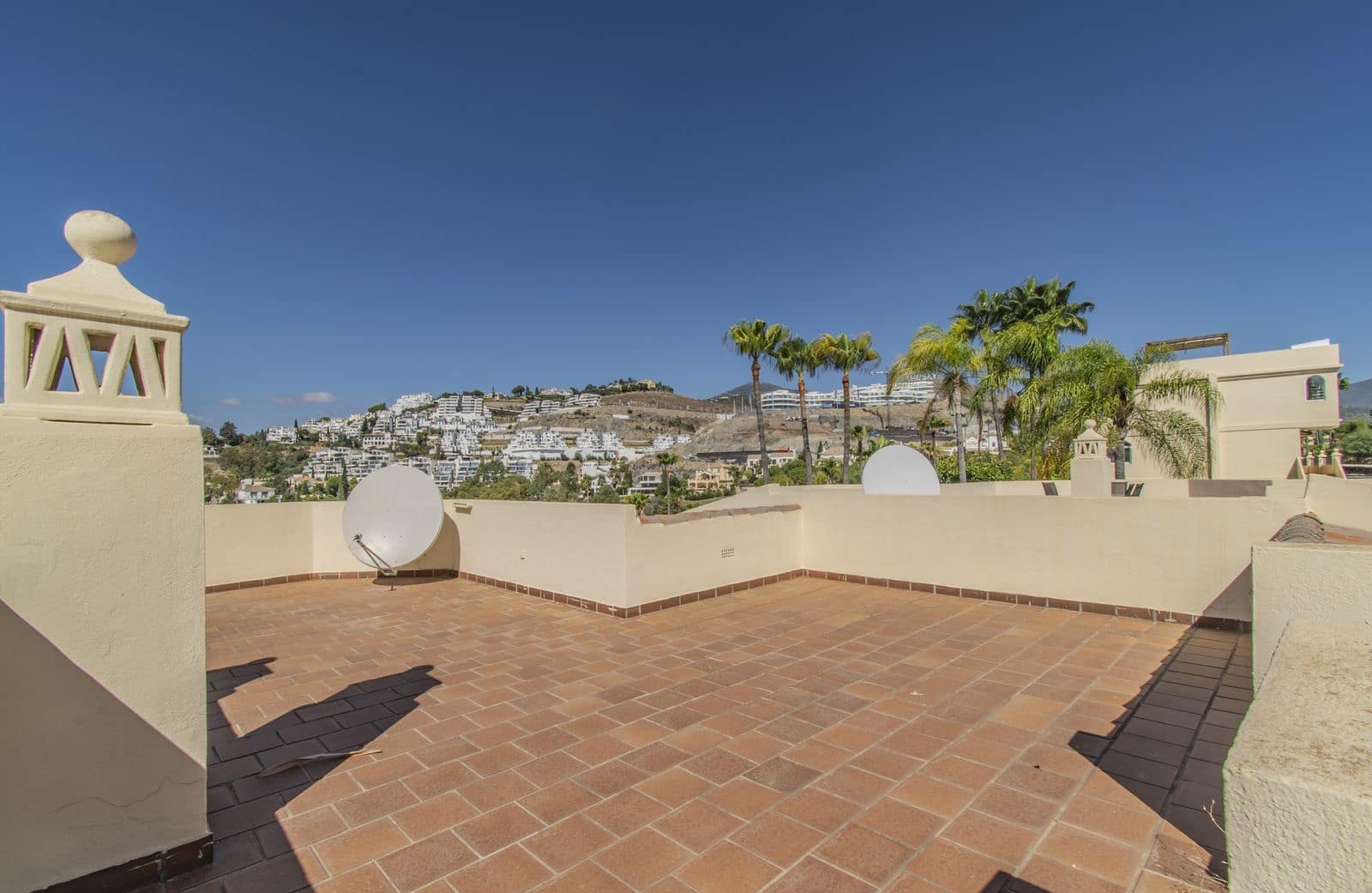 3 chambre Maison de Ville à vendre à La Quinta avec piscine garage - 594 999 € (Ref: 8045319)