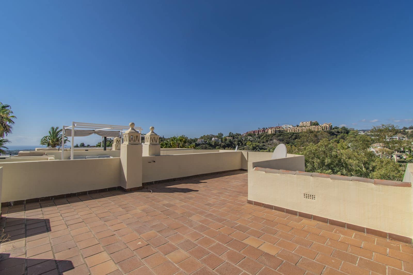 3 chambre Maison de Ville à vendre à La Quinta avec piscine garage - 594 999 € (Ref: 8045319)