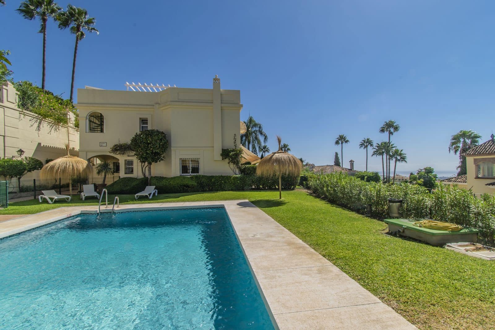 3 chambre Maison de Ville à vendre à La Quinta avec piscine garage - 594 999 € (Ref: 8045319)