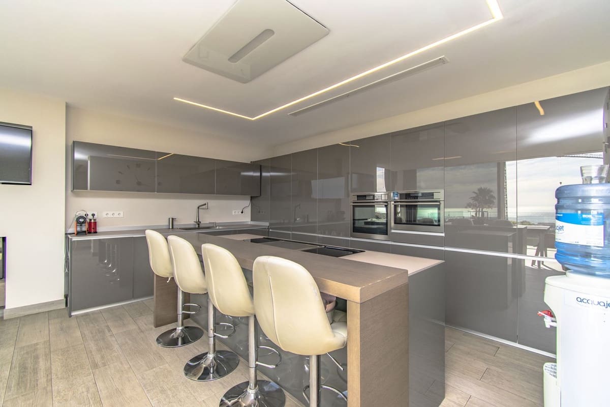 5 soveværelse Villa til salg i Marbella med swimmingpool - € 2.795.000 (Ref: 8045515)