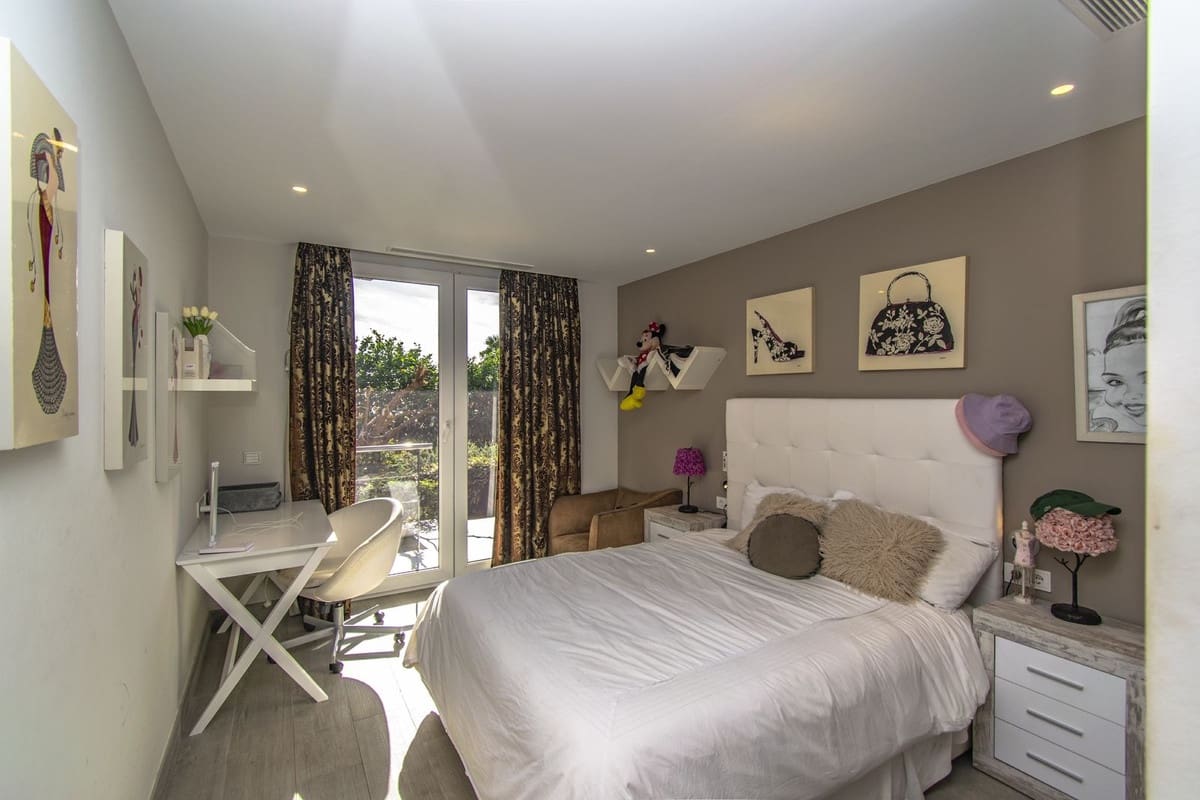 5 soveværelse Villa til salg i Marbella med swimmingpool - € 2.795.000 (Ref: 8045515)