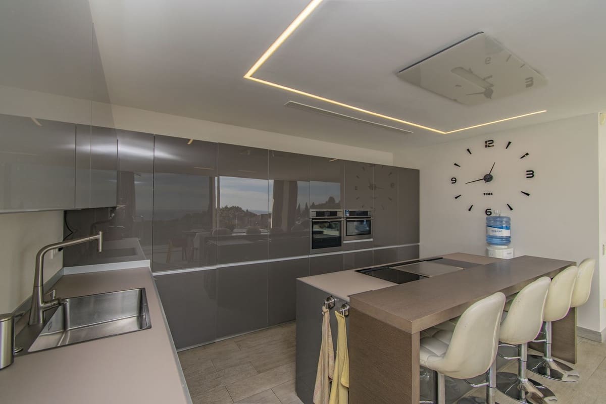 5 soveværelse Villa til salg i Marbella med swimmingpool - € 2.795.000 (Ref: 8045515)