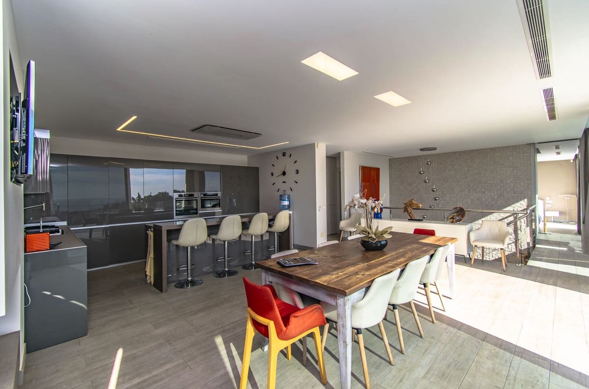 5 soveværelse Villa til salg i Marbella med swimmingpool - € 2.795.000 (Ref: 8045515)