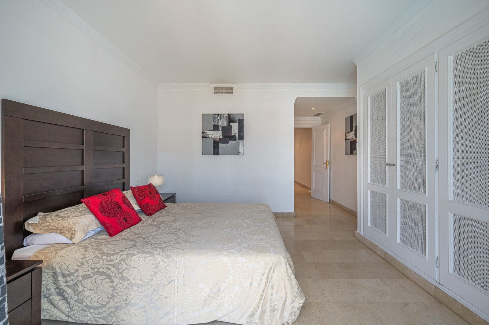 2 bedroom Penthouse for sale in Nueva Andalucia with pool garage - € 485,000 (Ref: 8045689)