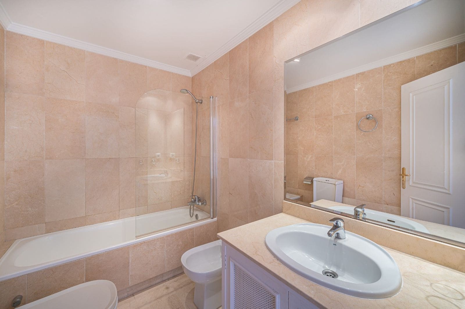 2 bedroom Penthouse for sale in Nueva Andalucia with pool garage - € 485,000 (Ref: 8045689)