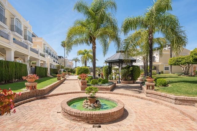 2 sypialnia Penthouse na sprzedaż w Nueva Andalucia, Marbella z basenem garażem - 485 000 € (Ref: 8045689)