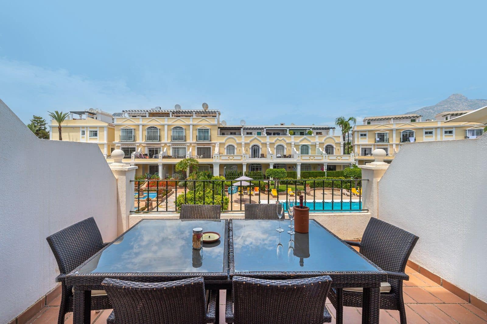 2 bedroom Penthouse for sale in Nueva Andalucia with pool garage - € 485,000 (Ref: 8045689)