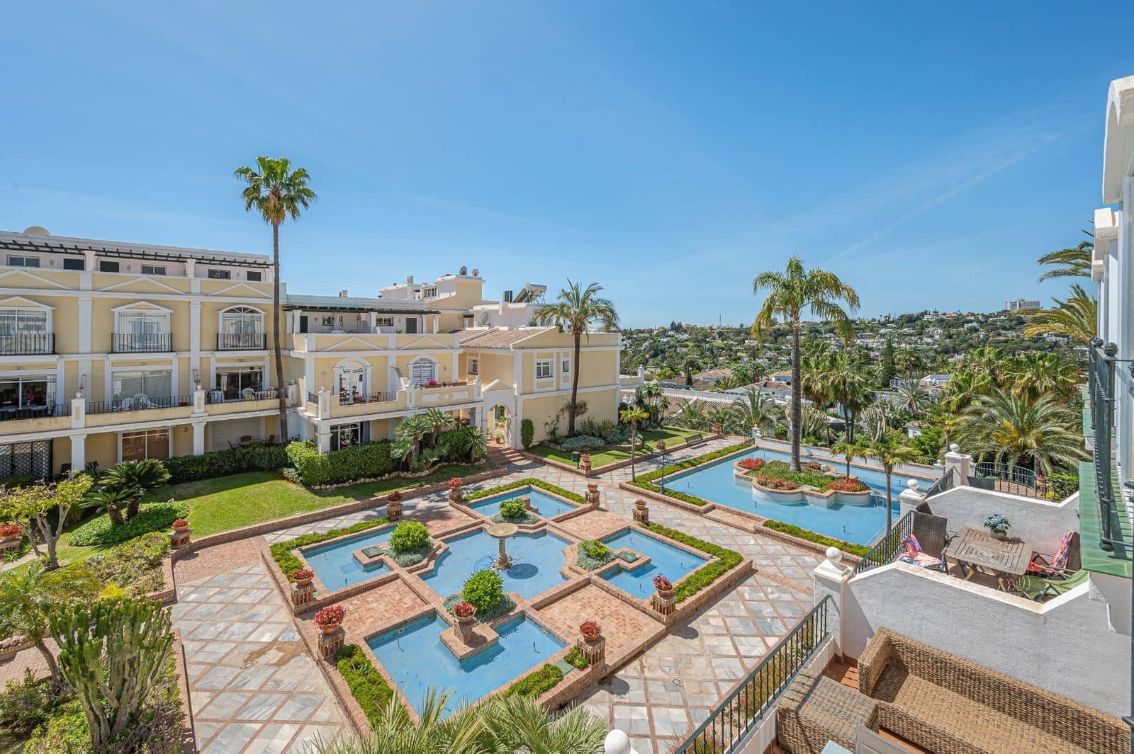 2 bedroom Penthouse for sale in Nueva Andalucia with pool garage - € 485,000 (Ref: 8045689)