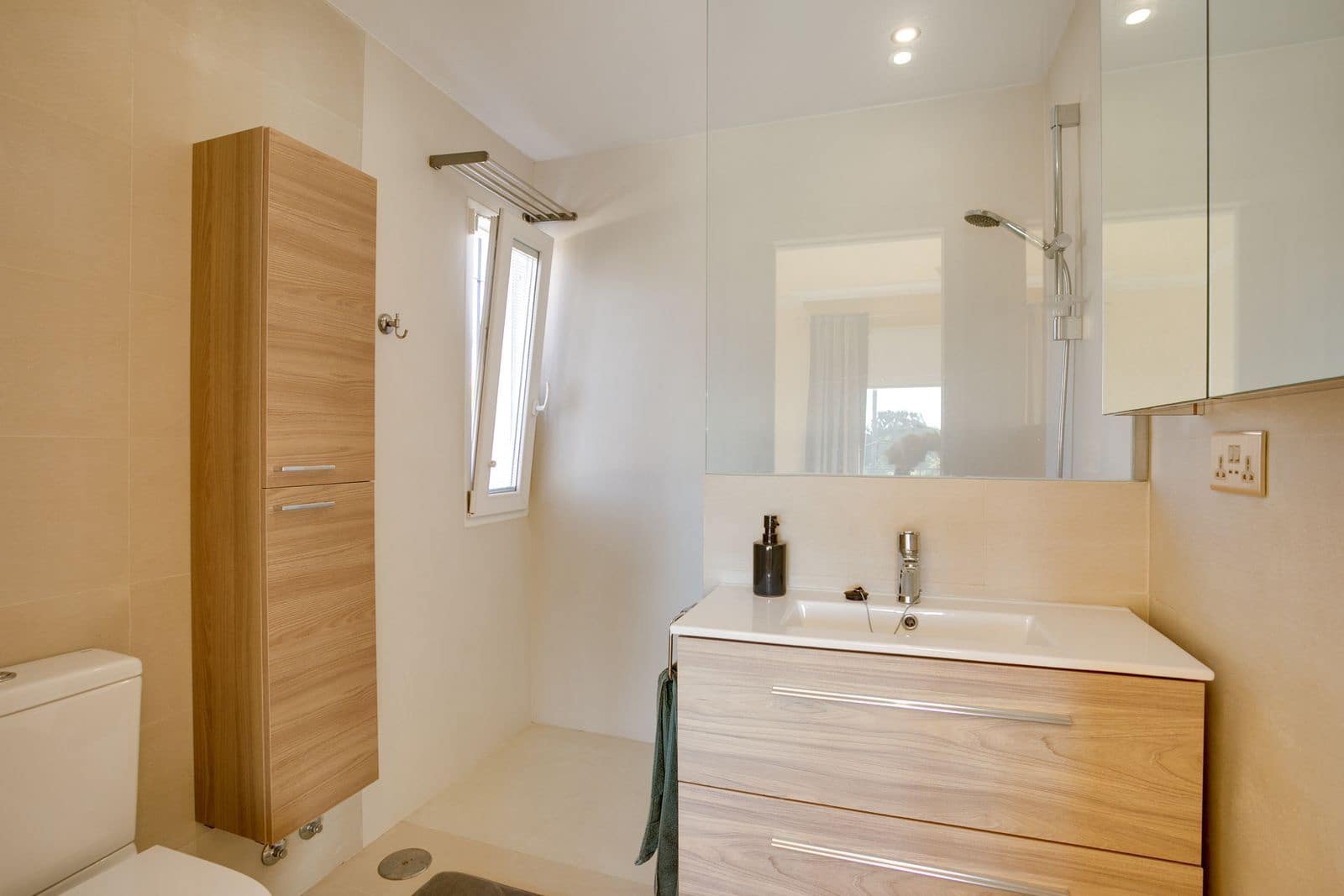 5 slaapkamer Villa te koop in Estepona met zwembad garage - € 1.195.000 (Ref: 8046095)