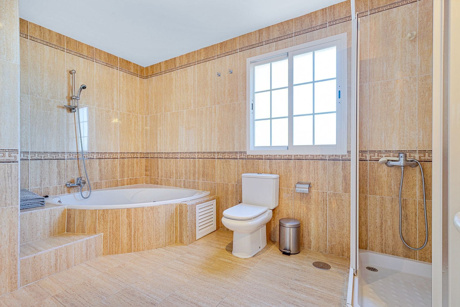 3 bedroom Penthouse for sale in Mijas Costa with pool garage - € 639,000 (Ref: 8085665)