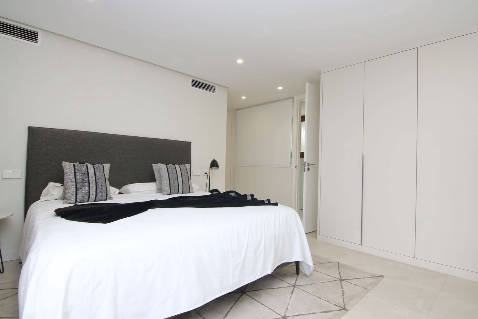 4 soveværelse Villa til salg i Calahonda med swimmingpool garage - € 890.000 (Ref: 8093838)