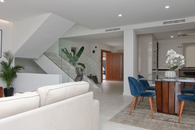 4 soveværelse Villa til salg i Calahonda, Mijas med swimmingpool garage - € 890.000 (Ref: 8093838)