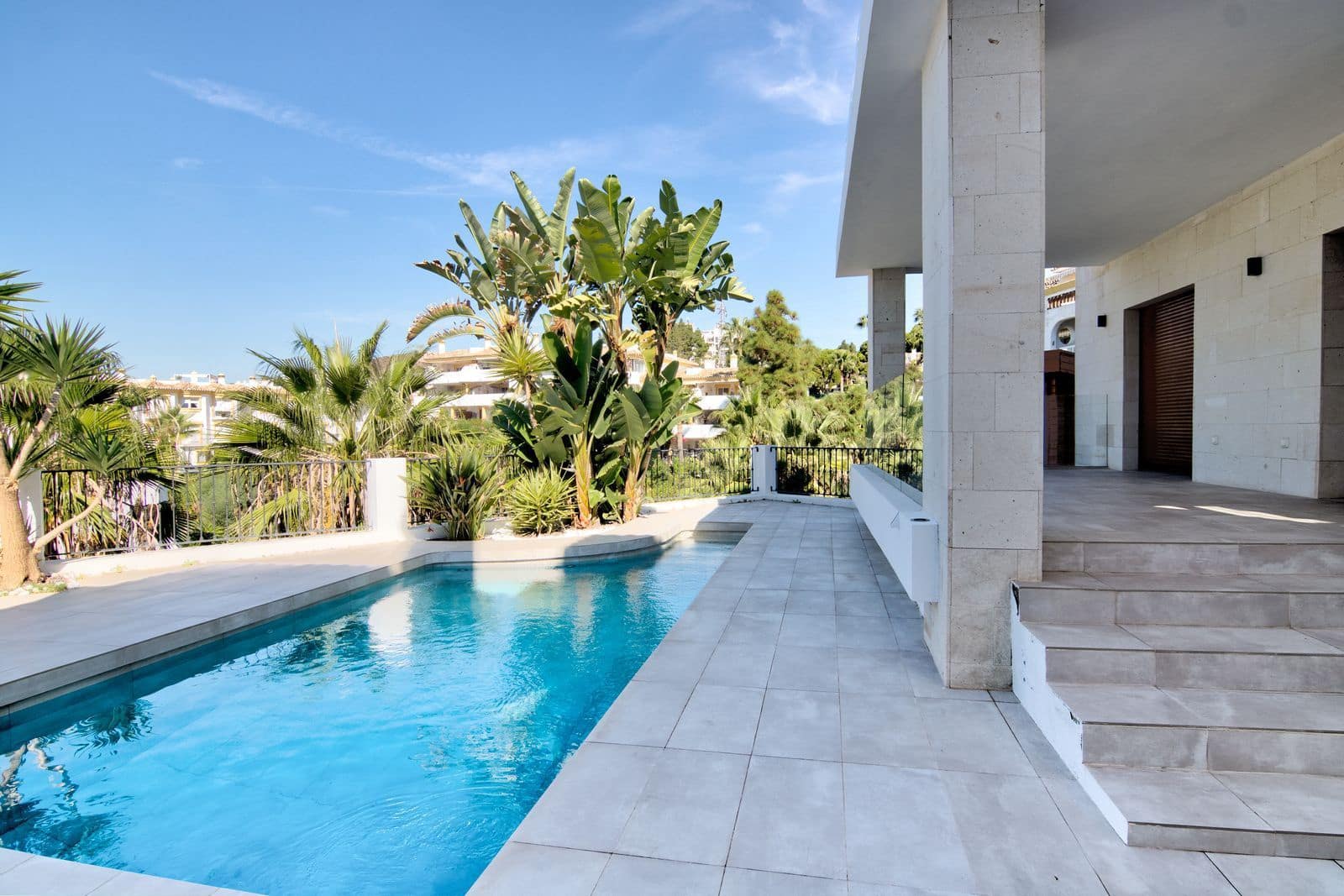 4 soveværelse Villa til salg i Calahonda med swimmingpool garage - € 890.000 (Ref: 8093838)