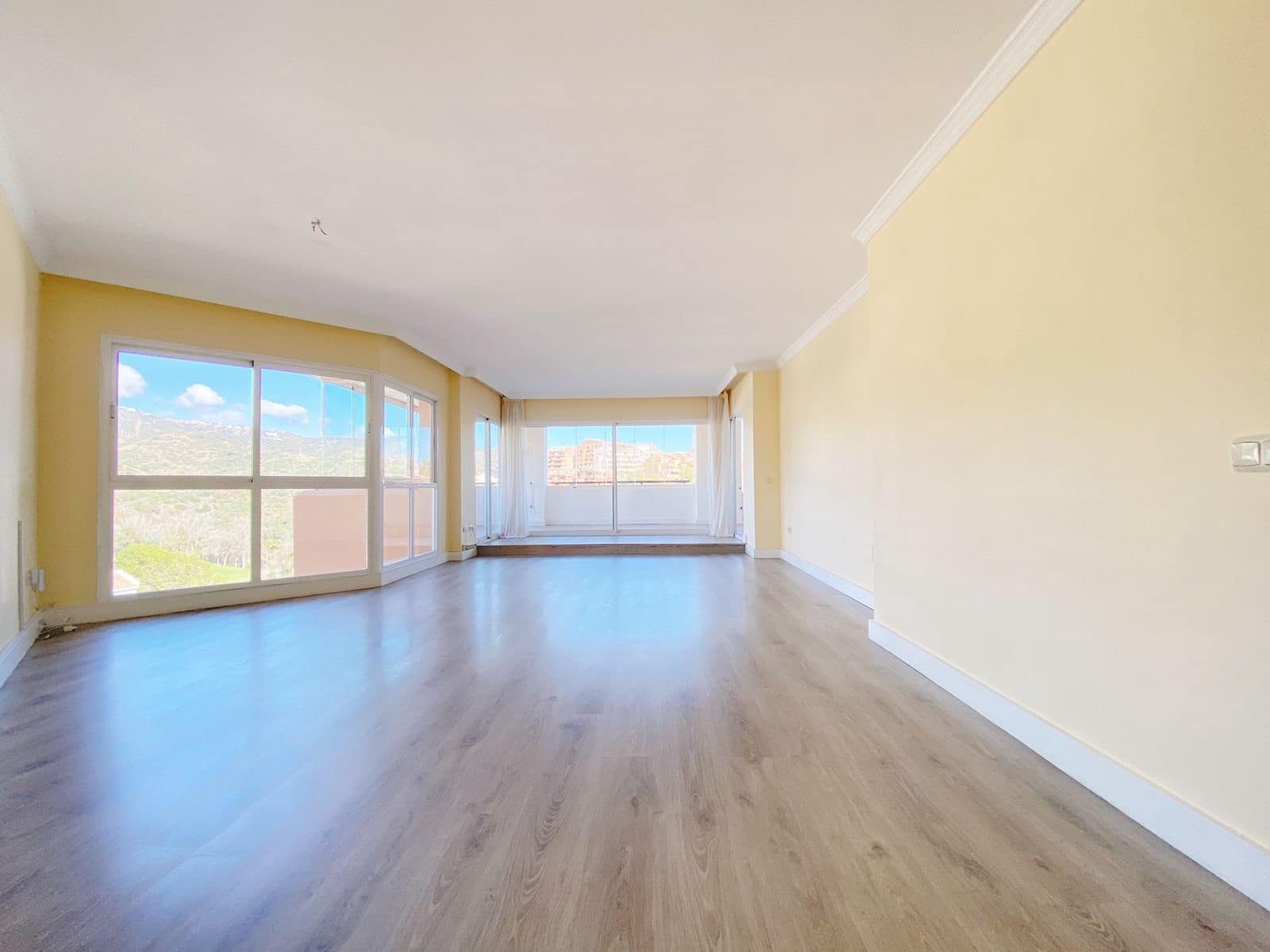 3 soveværelse Lejlighed til salg i Elviria med swimmingpool garage - € 499.000 (Ref: 8099584)