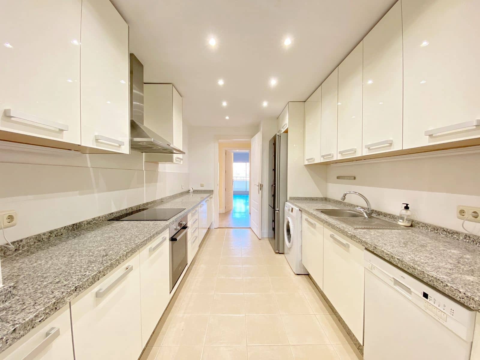 3 soveværelse Lejlighed til salg i Elviria med swimmingpool garage - € 499.000 (Ref: 8099584)