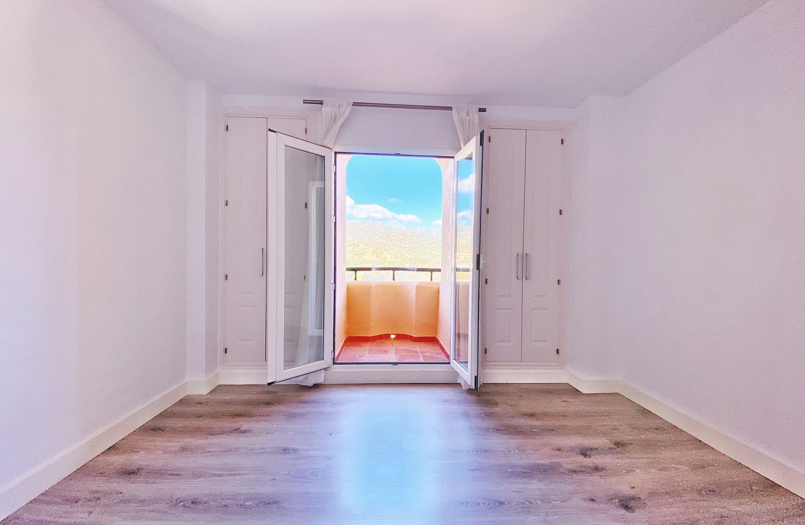 3 soveværelse Lejlighed til salg i Elviria med swimmingpool garage - € 499.000 (Ref: 8099584)