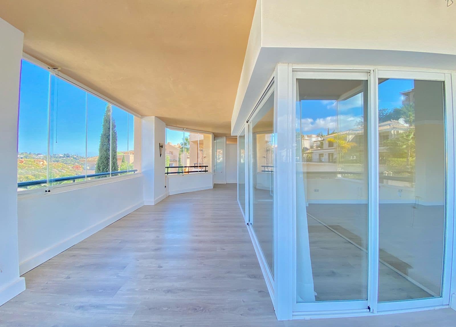 3 soveværelse Lejlighed til salg i Elviria med swimmingpool garage - € 499.000 (Ref: 8099584)