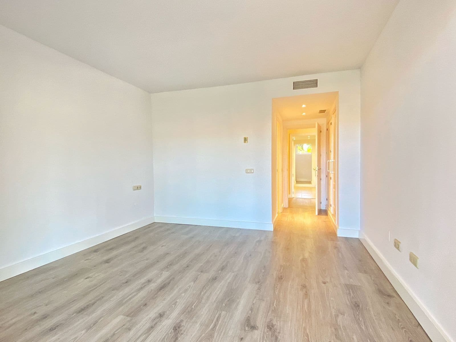 3 soveværelse Lejlighed til salg i Elviria med swimmingpool garage - € 499.000 (Ref: 8099584)