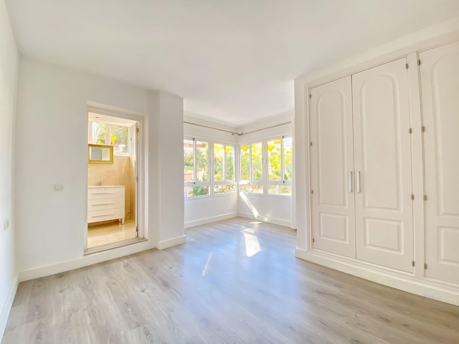 3 soveværelse Lejlighed til salg i Elviria med swimmingpool garage - € 499.000 (Ref: 8099584)